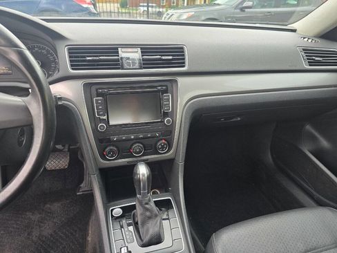 Used 2015 Volkswagen Passat 1.8T Limited Edition image 24