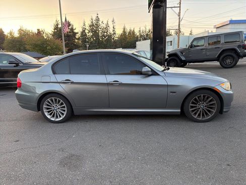Used 2010 BMW 328i xDrive Sedan image 6