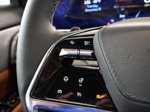 New 2026 Cadillac Vistiq Platinum image 16