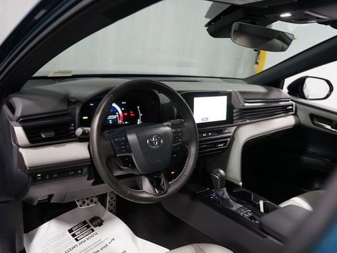 Certified 2025 Toyota Camry SE image 11