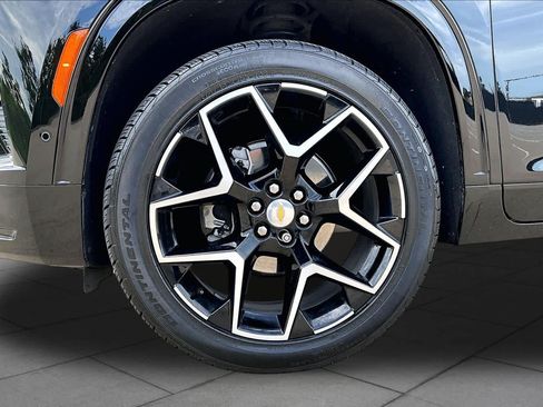 Used 2025 Chevrolet Traverse High Country w/ LPO, Floor Liner Package FWD image 11