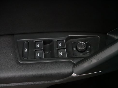 Certified 2020 Volkswagen Tiguan SE w/ Panoramic Sunroof Package image 19