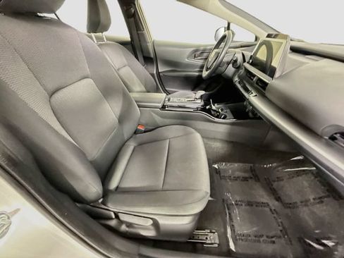 Certified 2025 Toyota Prius LE FWD image 27