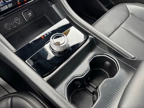 Used 2025 Jeep Grand Cherokee L Limited w/ Luxury Tech Group II image 31