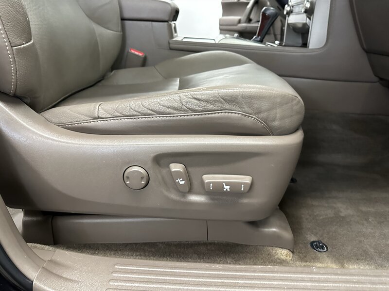 Used 2014 Lexus GX 460 w/ Premium Package AWD/4WD image 26