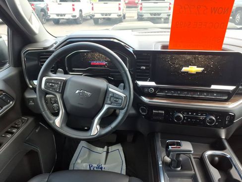 Used 2025 Chevrolet Silverado 1500 LT Trail Boss w/ LT Trail Boss Premium Package AWD/4WD image 9