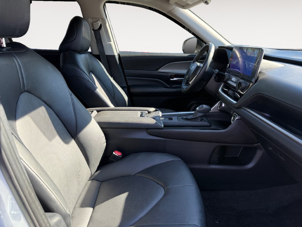 Used 2025 Toyota Grand Highlander AWD image 15