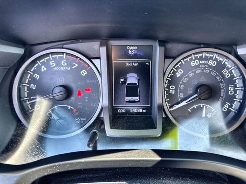 Used 2019 Toyota Tacoma TRD Sport image 23