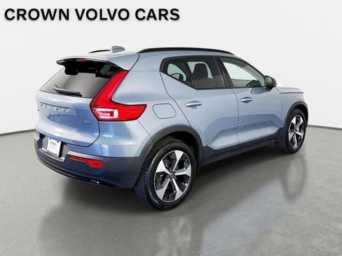 Used 2023 Volvo XC40 B4 Plus w/ Protection Package Premier FWD image 5