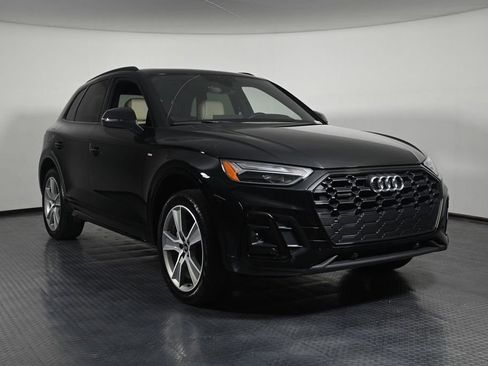 Used 2025 Audi Q5 2.0T Premium w/ Convenience Plus Package AWD/4WD image 7