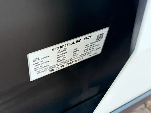 Used 2025 Tesla Cybertruck AWD Crew Cab image 18