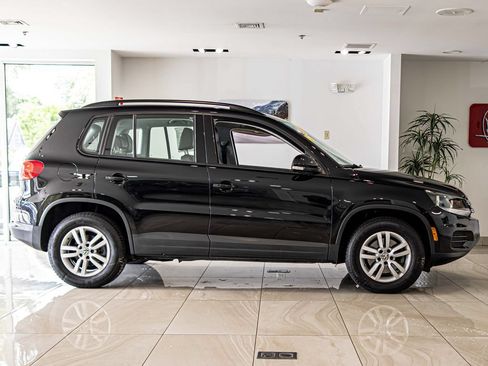 Used 2017 Volkswagen Tiguan S AWD/4WD image 9