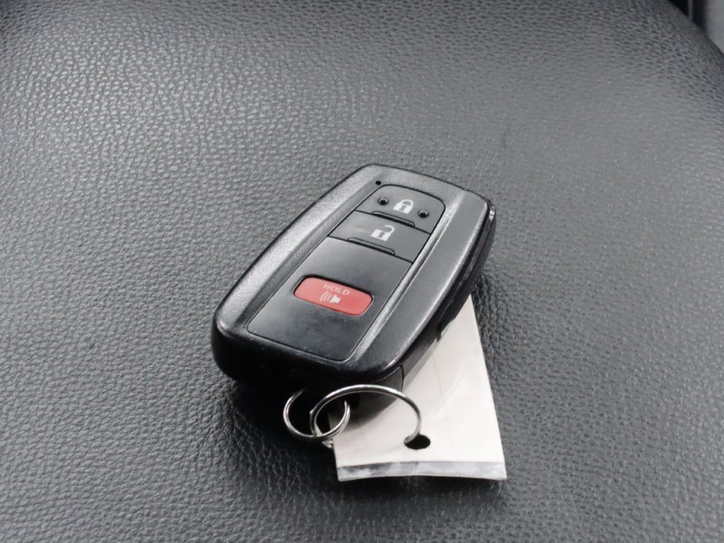 Used 2025 Toyota RAV4 XLE FWD image 16
