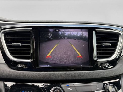 Used 2019 Chrysler Pacifica Touring-L w/ S Appearance Package FWD image 15