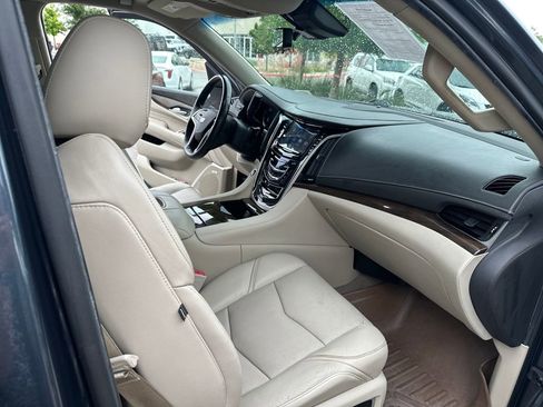 Used 2020 Cadillac Escalade ESV Luxury RWD image 39