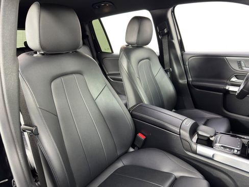 Used 2022 Mercedes-Benz GLB 250 w/ Premium Package image 38