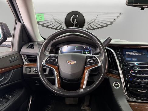 Used 2018 Cadillac Escalade Premium Luxury RWD image 12