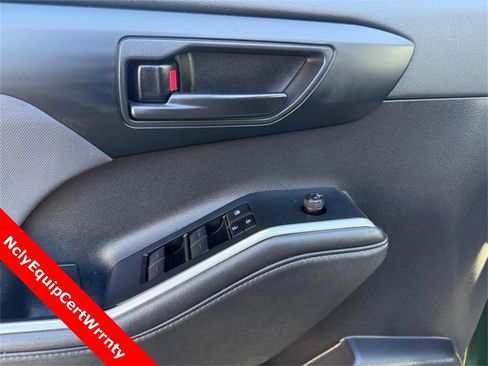 Used 2023 Toyota Highlander L image 21