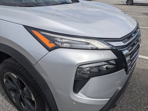 Used 2024 Nissan Rogue SV image 15