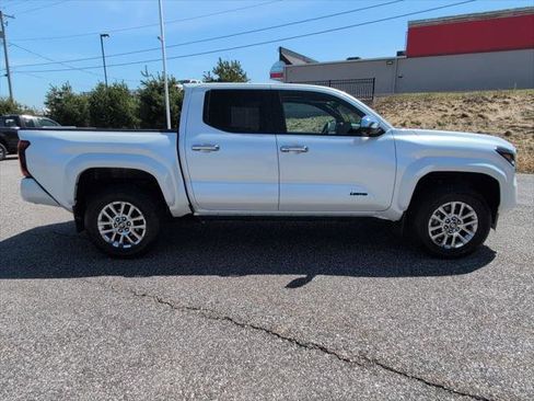 Certified 2025 Toyota Tacoma Limited AWD/4WD image 8