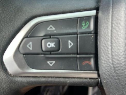 Used 2023 Jeep Compass Limited image 18