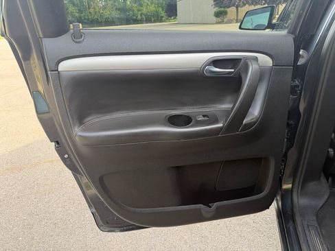Used 2007 Saturn Outlook XE w/ Advanced Audio Pkg FWD image 30