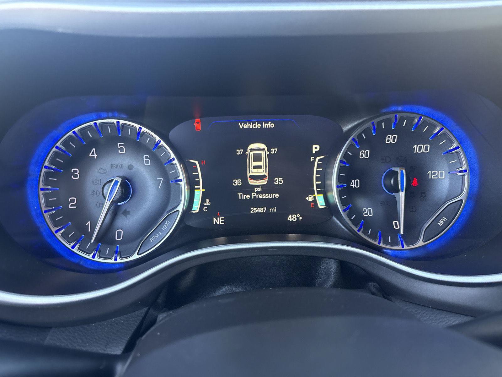 Used 2024 Chrysler Pacifica Touring-L FWD image 17