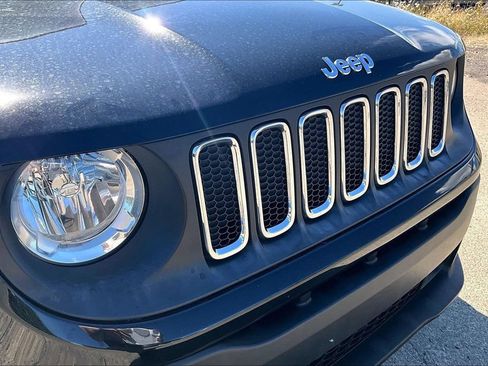 Used 2015 Jeep Renegade Latitude w/ Popular Equipment Group AWD/4WD image 32