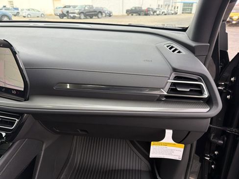 New 2026 Chevrolet Traverse LT w/ Driver Confidence Package image 33