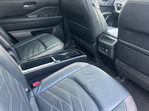 Used 2023 Nissan Pathfinder Platinum image 20