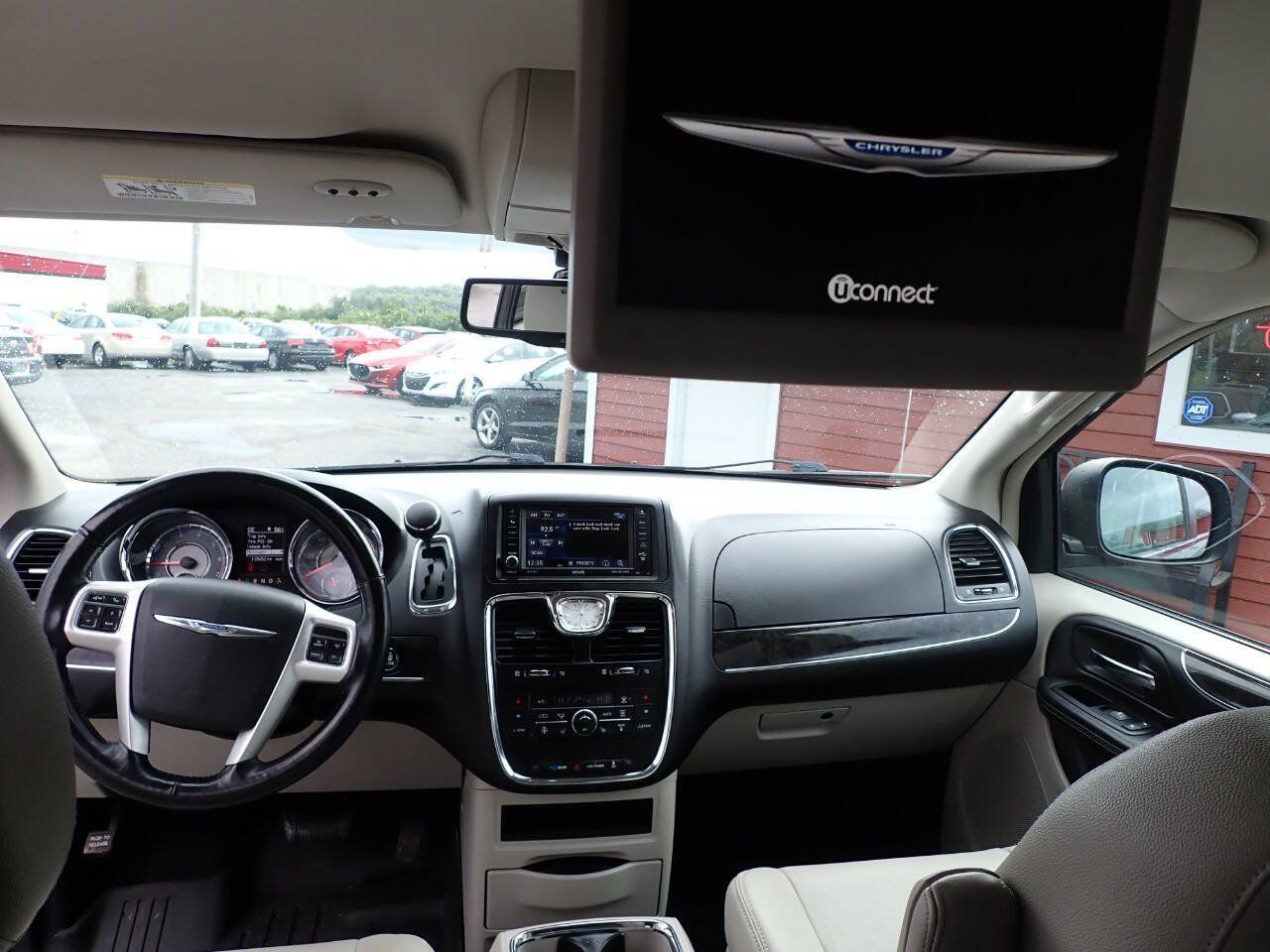 Used 2015 Chrysler Town & Country Touring-L w/ Driver Convenience Group FWD image 11