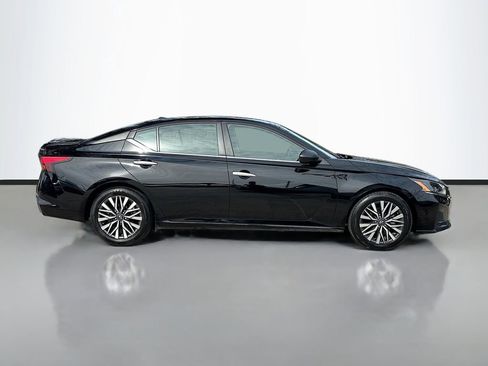 Used 2024 Nissan Altima 2.5 SV image 4