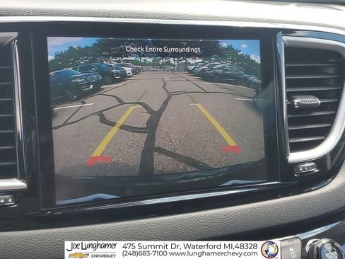 Used 2022 Chrysler Pacifica Touring-L FWD image 15