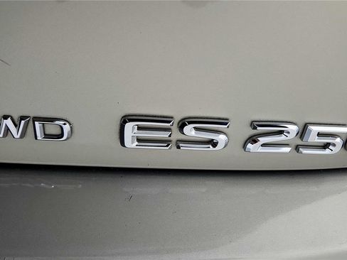 Used 2023 Lexus ES 250 w/ Premium Package image 14