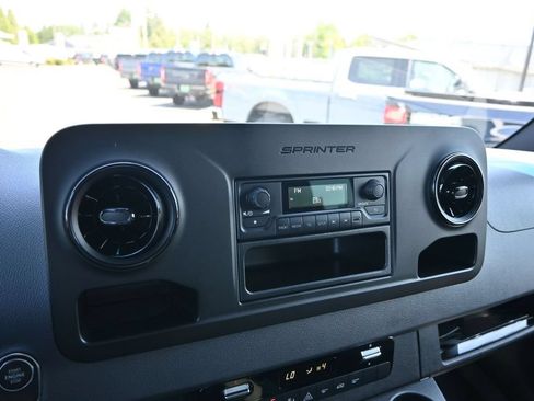 Used 2021 Mercedes-Benz Sprinter 2500 image 16