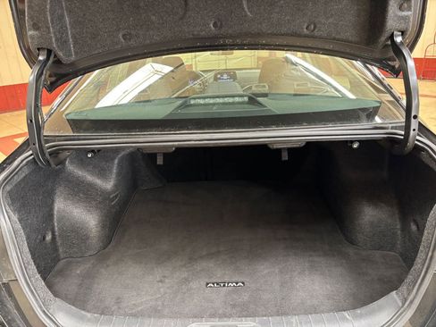 Used 2025 Nissan Altima 2.5 SV FWD image 31