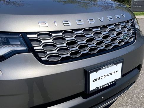 Certified 2025 Land Rover Discovery S AWD/4WD image 30
