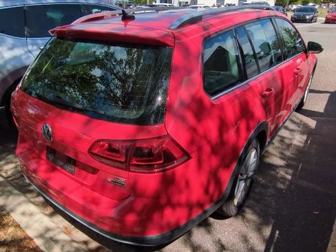 Used 2017 Volkswagen Golf Alltrack SE image 2