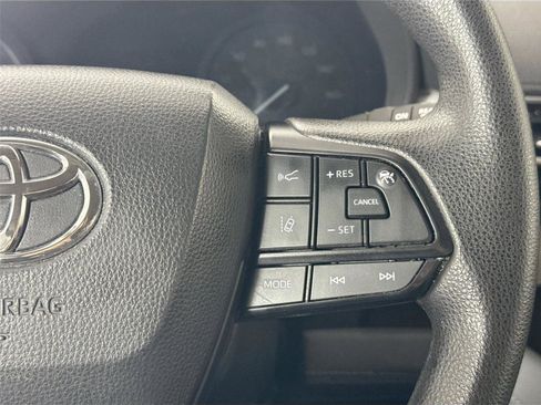 Certified 2024 Toyota Sienna LE image 17