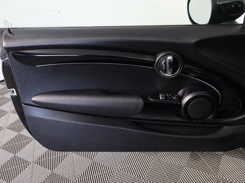 Used 2023 MINI Cooper 2-Door Hardtop image 11