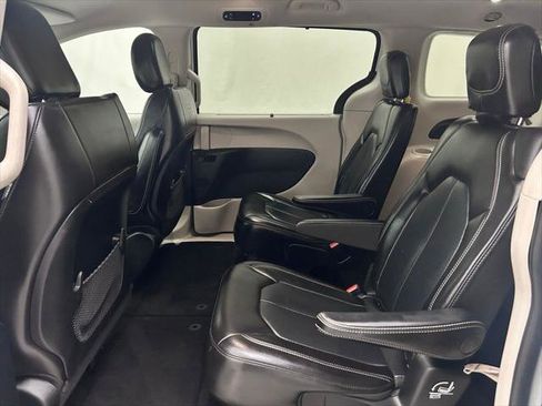 Certified 2021 Chrysler Voyager Lxi FWD image 13