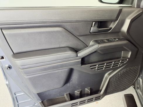 Used 2025 Toyota Tacoma SR image 12