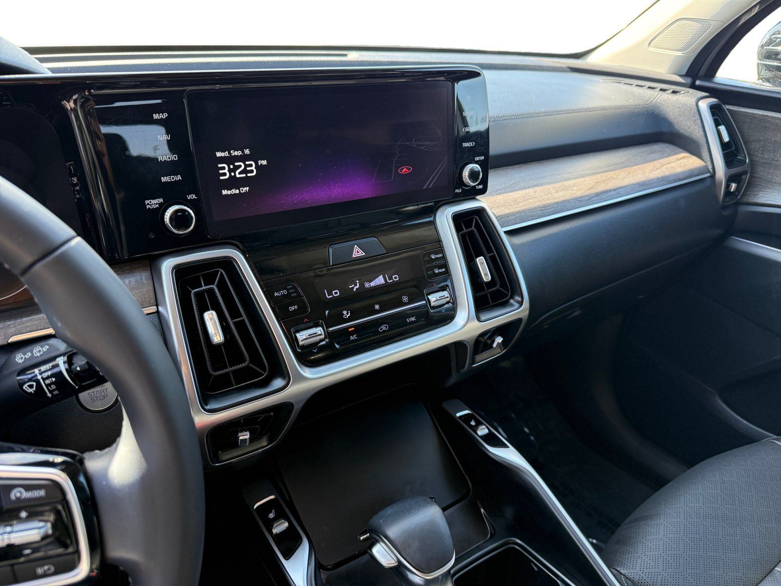 Used 2022 Kia Sorento S w/ Panoramic Sunroof Package AWD/4WD image 12