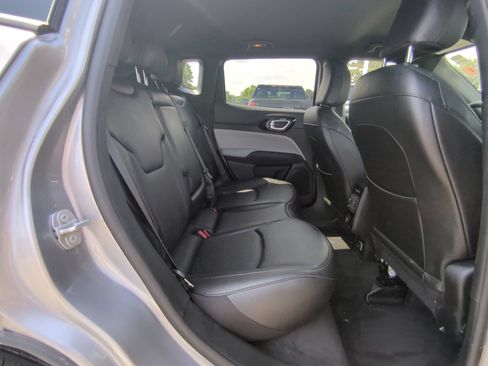 Used 2023 Jeep Compass Limited AWD/4WD image 7