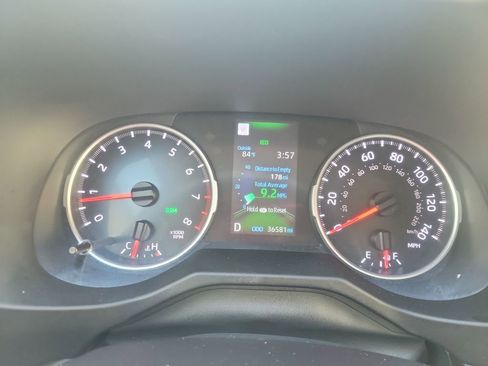 Used 2022 Toyota RAV4 XLE Premium image 18