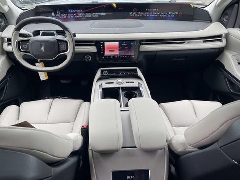 New 2026 Lincoln Navigator L Premier AWD/4WD image 16