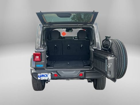 Used 2025 Jeep Wrangler Unlimited Sahara w/ Safety Group AWD/4WD image 35