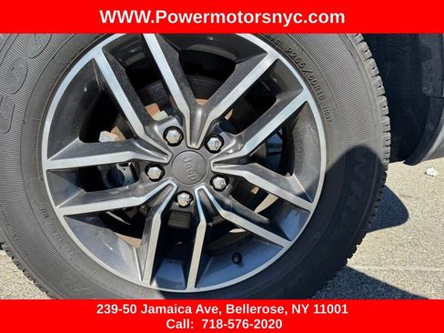 Used 2019 Jeep Grand Cherokee Limited AWD/4WD image 17