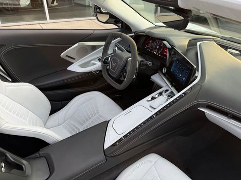 Used 2024 Chevrolet Corvette Stingray Premium Conv w/ Z51 Performance Package image 11