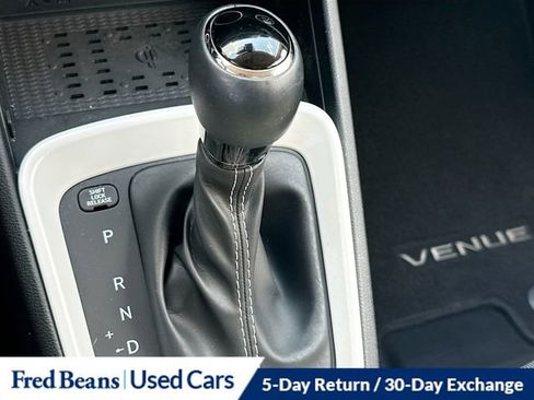 Used 2023 Hyundai Venue Limited FWD image 19